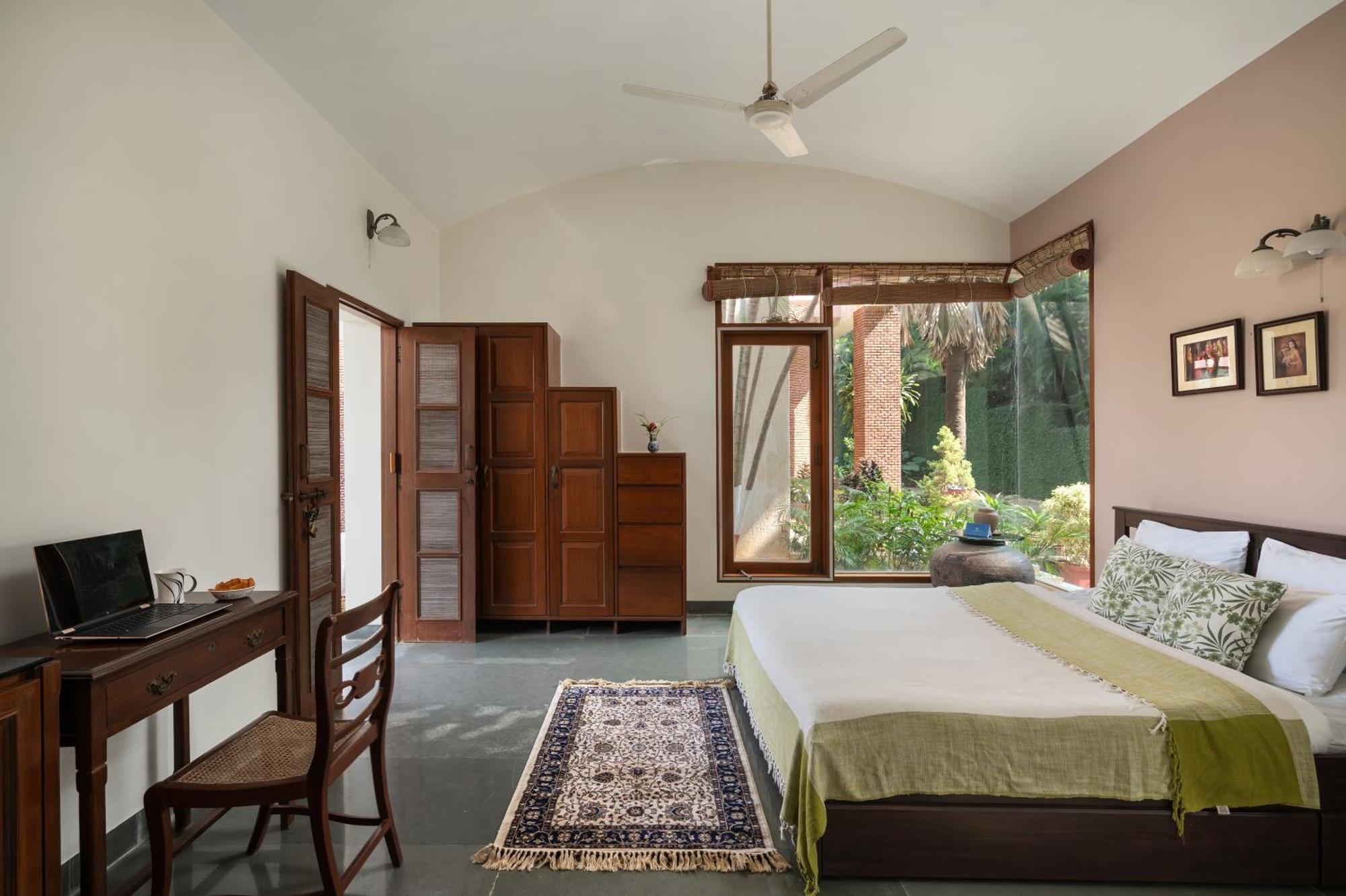 Saffronstays Pride Rock Mandve Εξωτερικό φωτογραφία