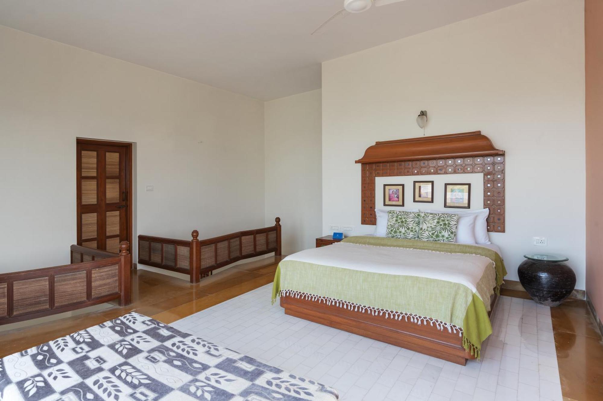 Saffronstays Pride Rock Mandve Εξωτερικό φωτογραφία