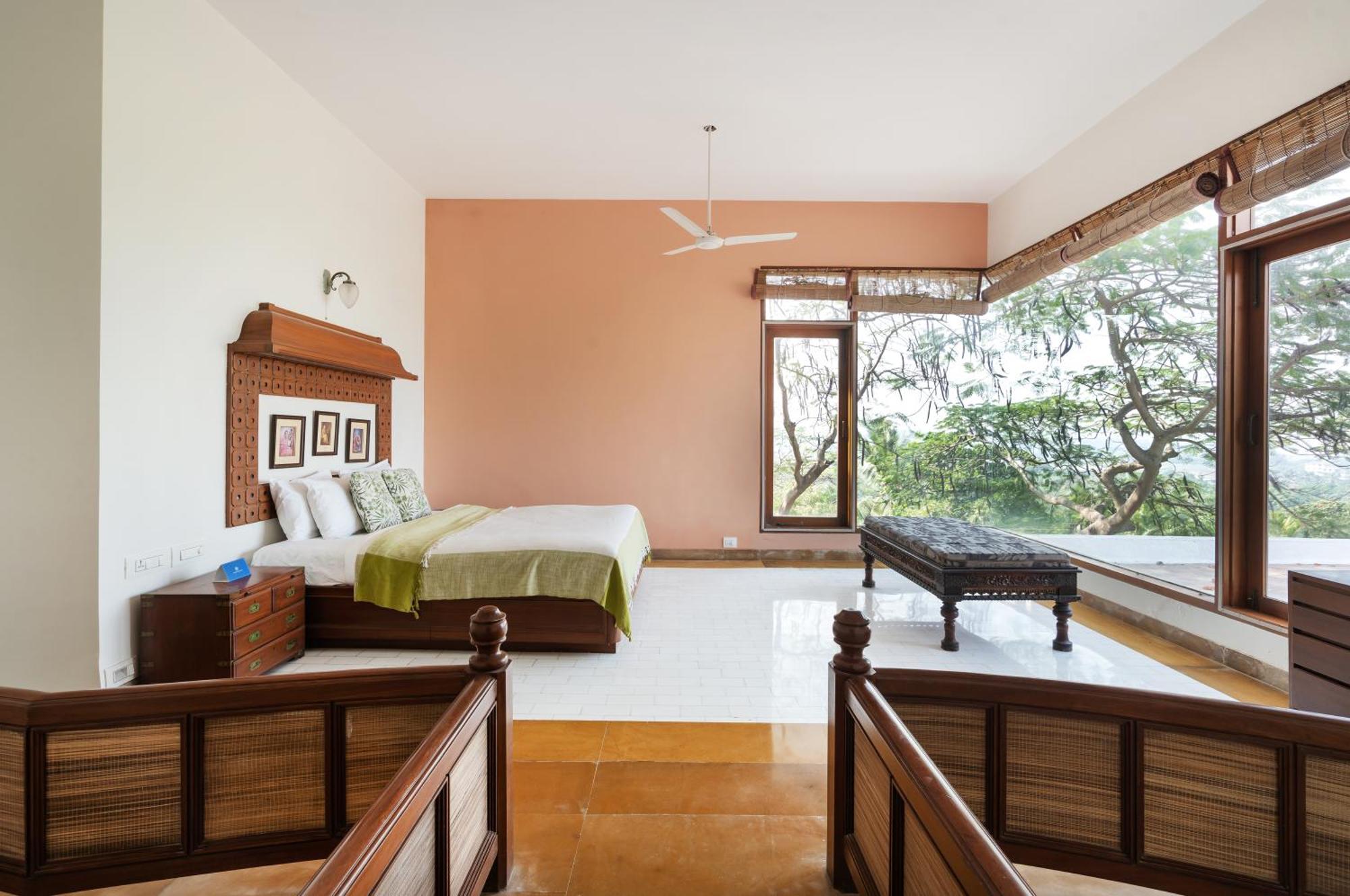 Saffronstays Pride Rock Mandve Εξωτερικό φωτογραφία