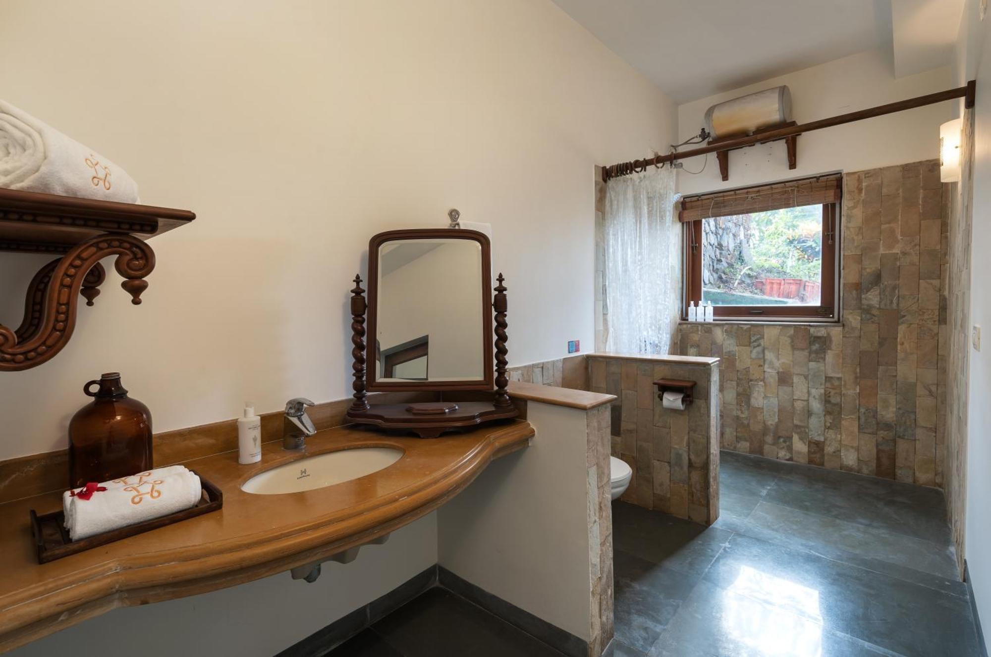 Saffronstays Pride Rock Mandve Εξωτερικό φωτογραφία
