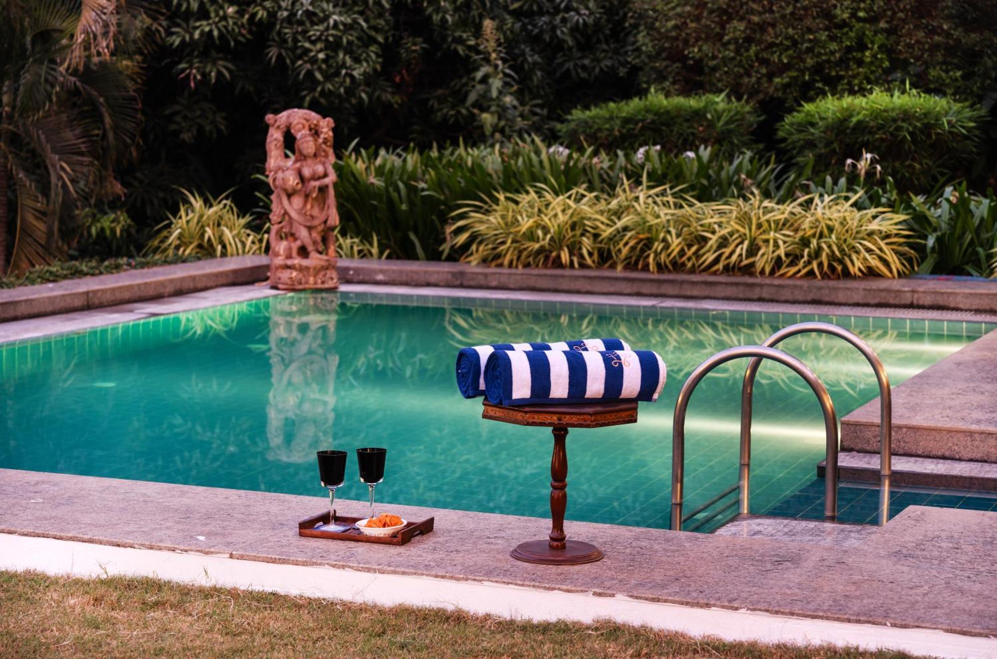 Saffronstays Pride Rock Mandve Εξωτερικό φωτογραφία